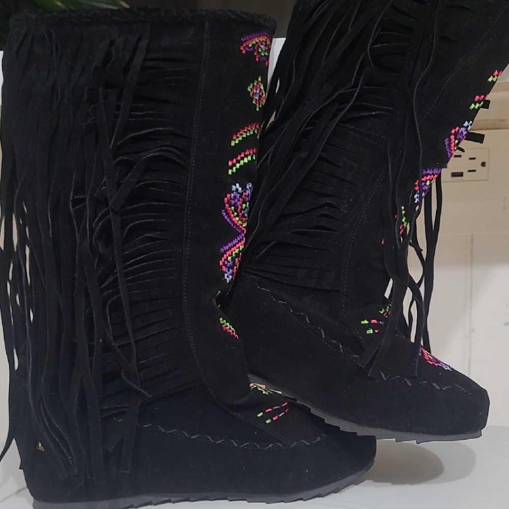Womens Vibrant Embroidered Black Moccasins